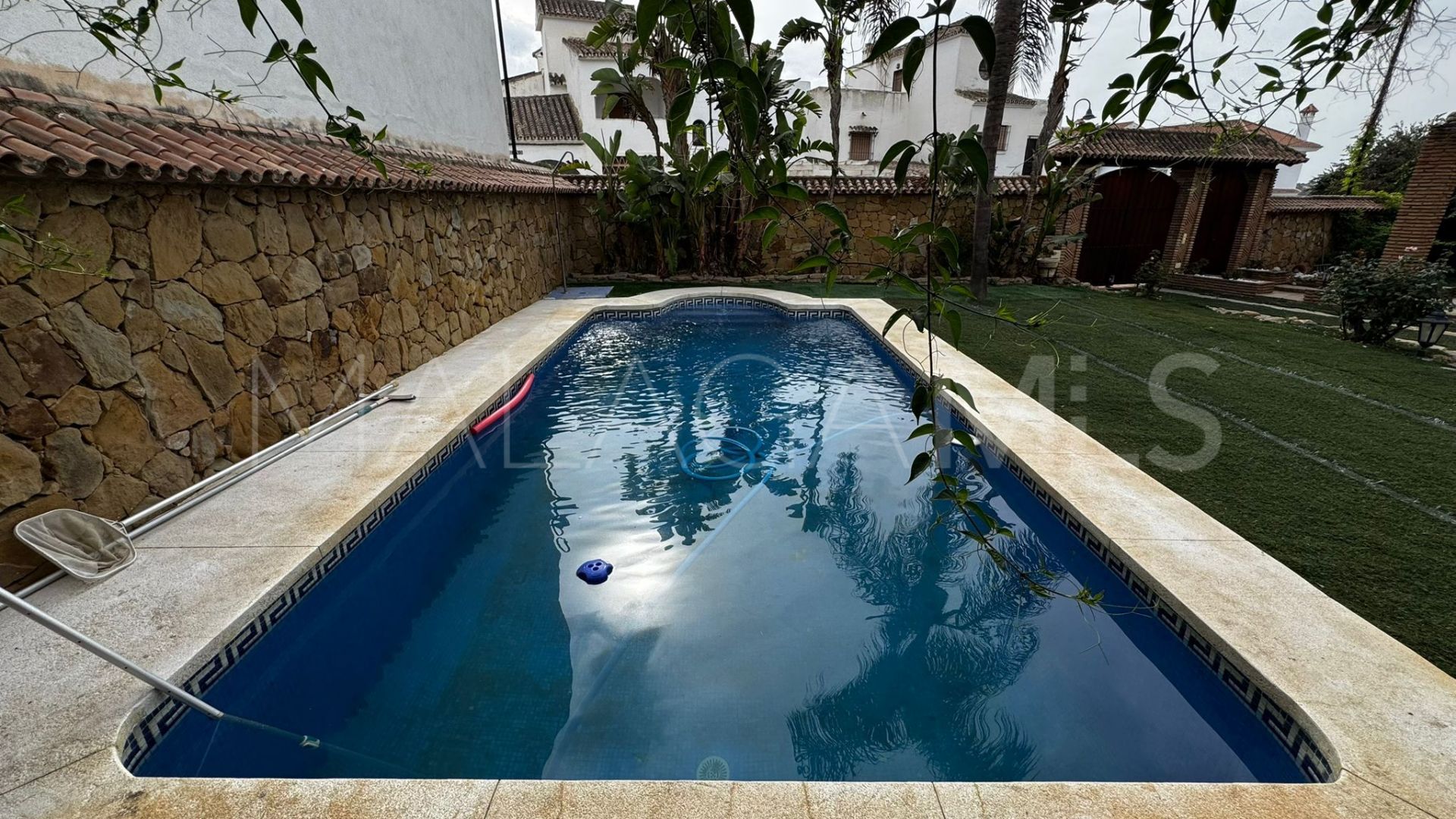 Se vende villa de 5 bedrooms in Las Lagunas