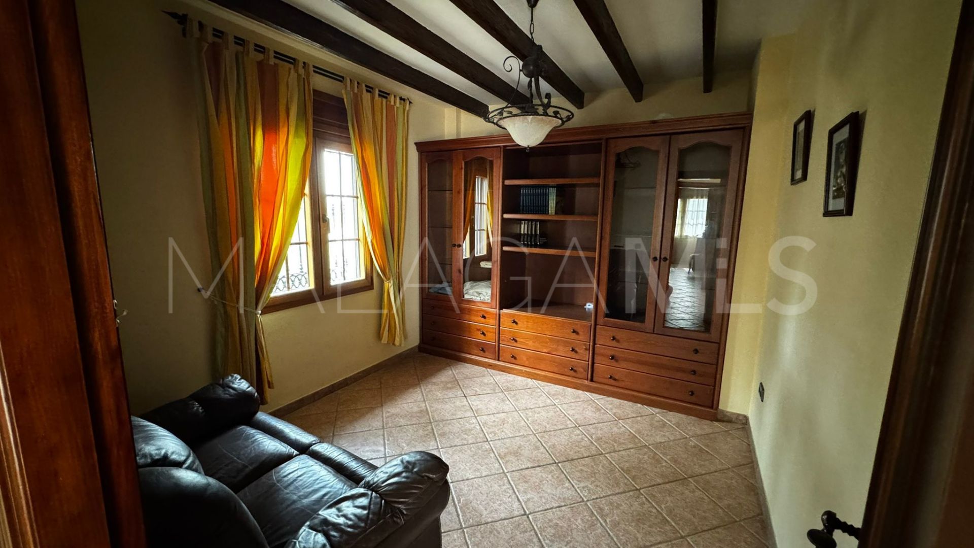 Se vende villa de 5 bedrooms in Las Lagunas