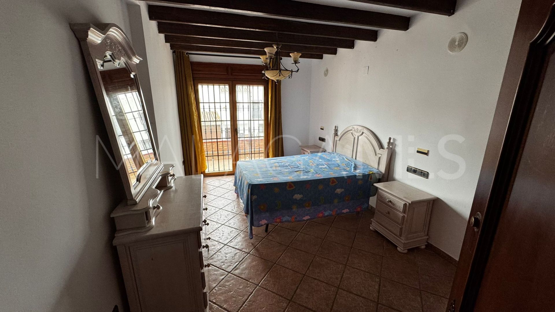 Se vende villa de 5 bedrooms in Las Lagunas