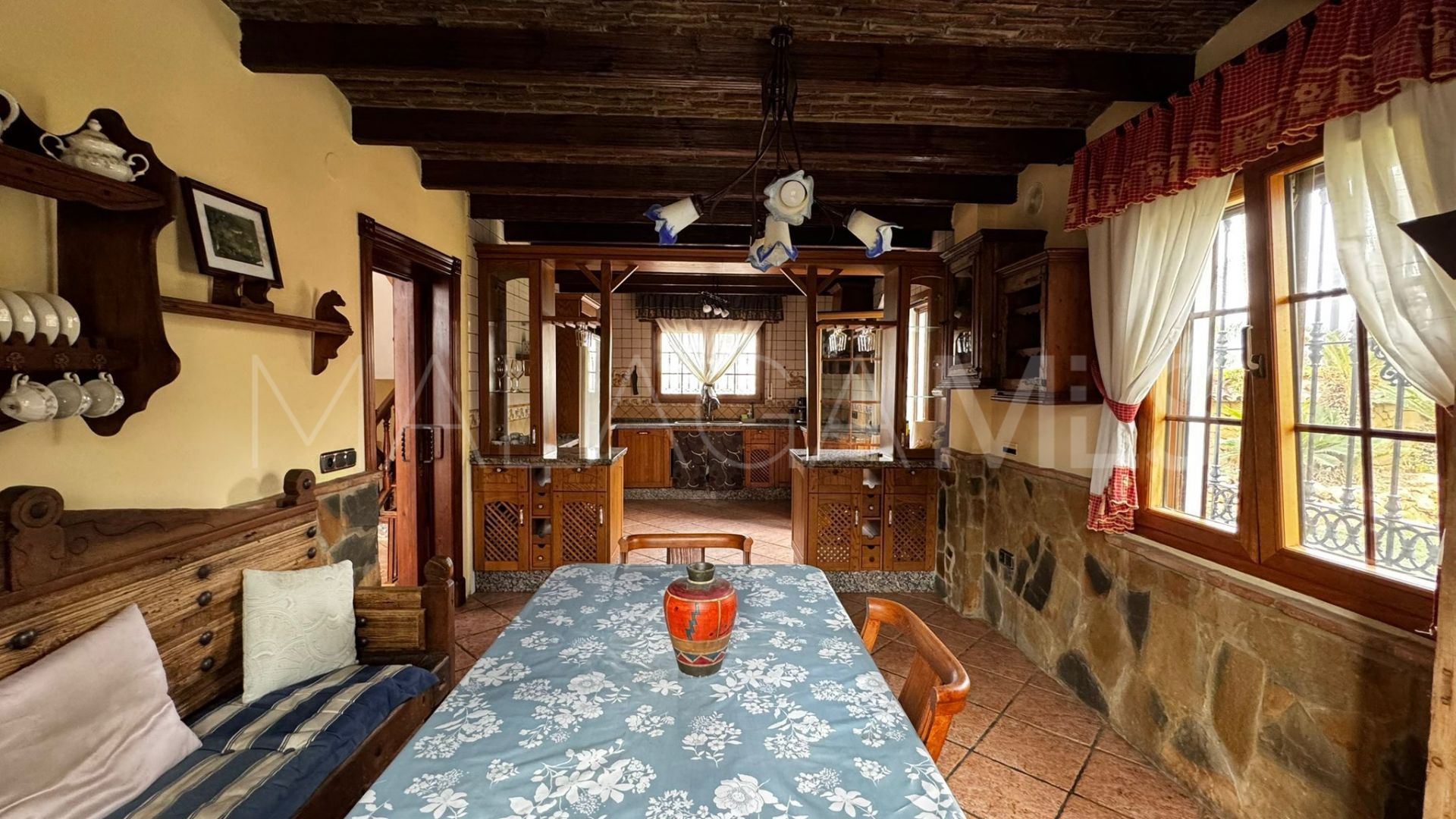 Se vende villa de 5 bedrooms in Las Lagunas