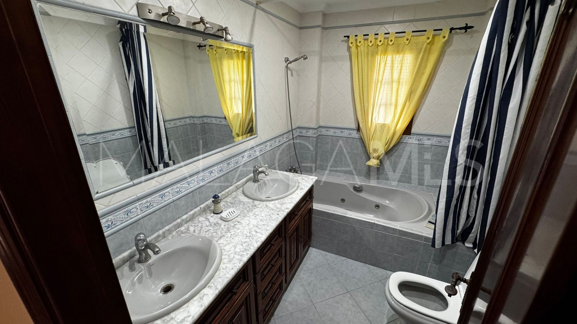 Se vende villa de 5 bedrooms in Las Lagunas