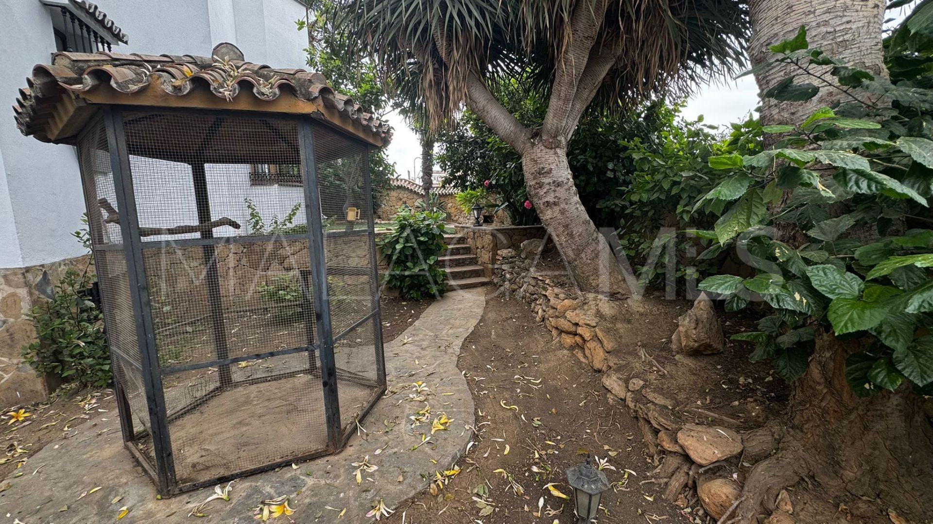 Se vende villa de 5 bedrooms in Las Lagunas