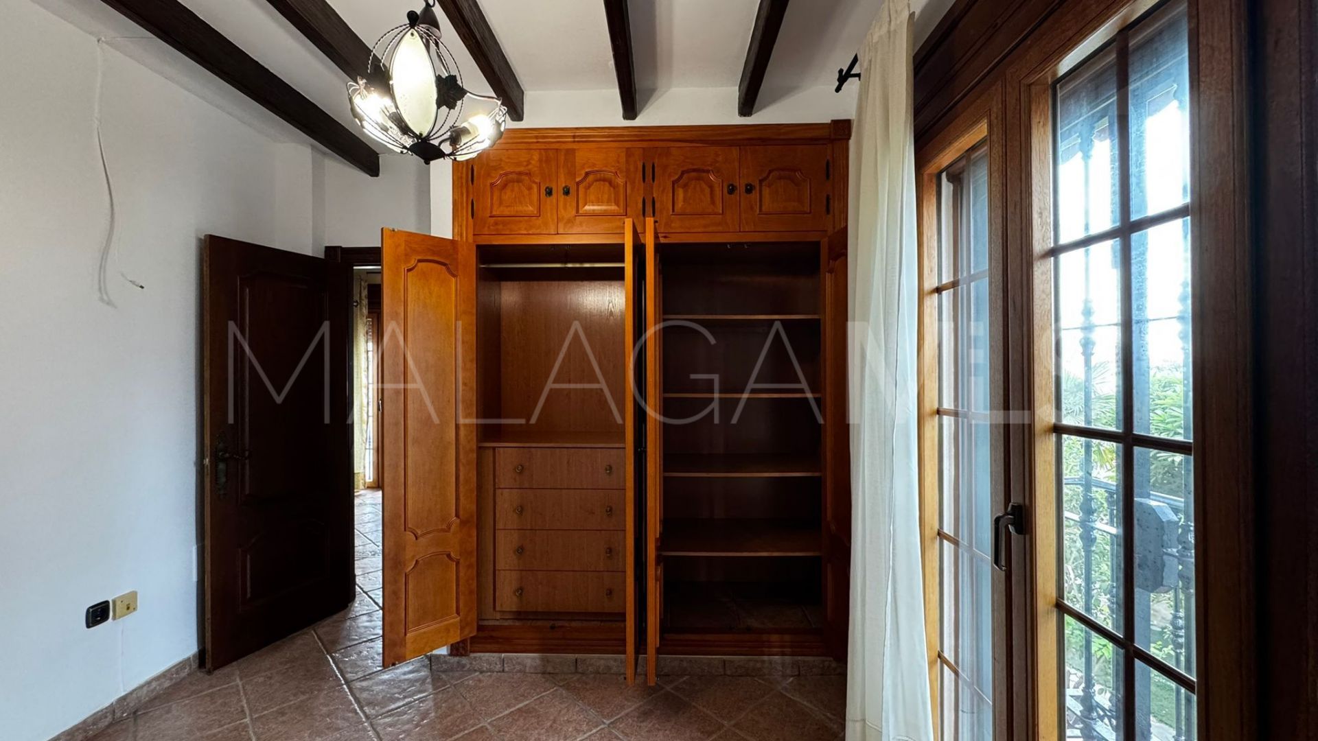 Se vende villa de 5 bedrooms in Las Lagunas