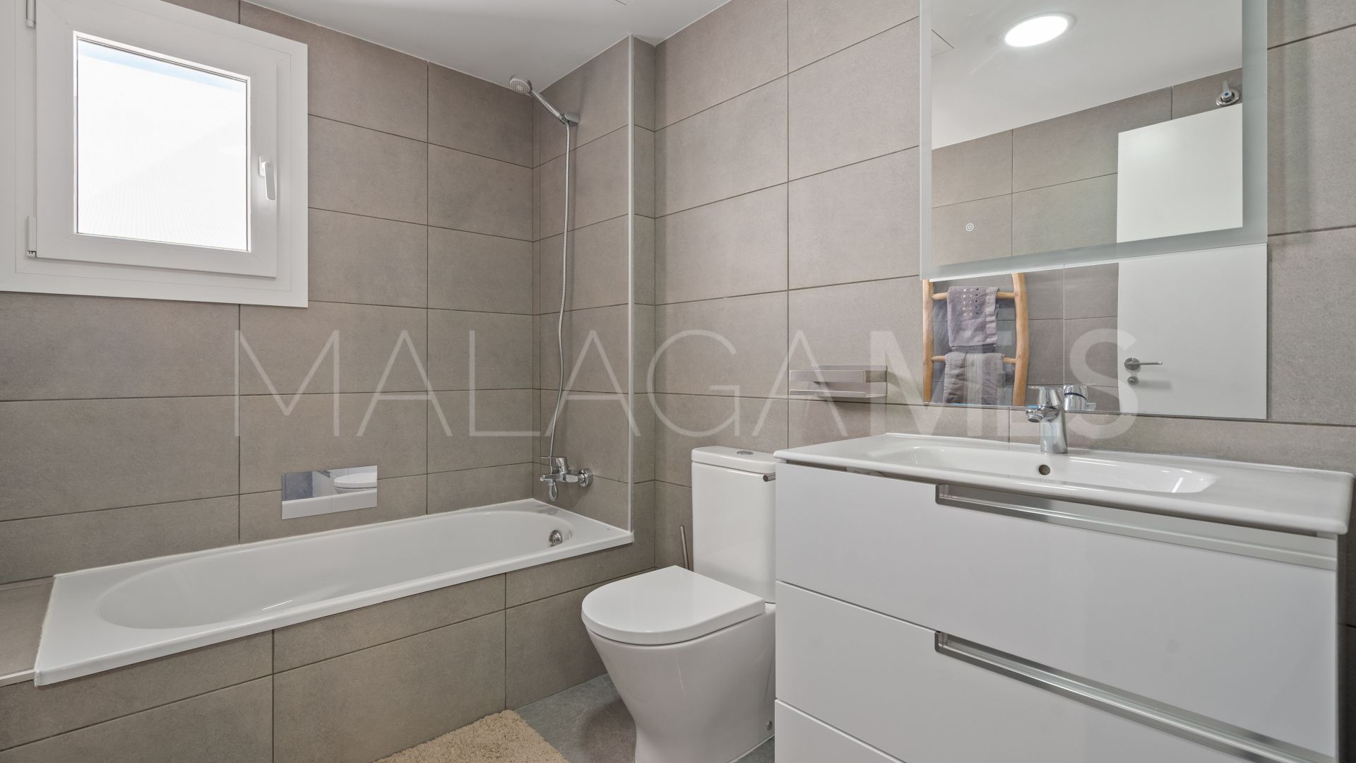 Zweistöckiges penthouse for sale in Avda de Andalucia - Sierra de Estepona