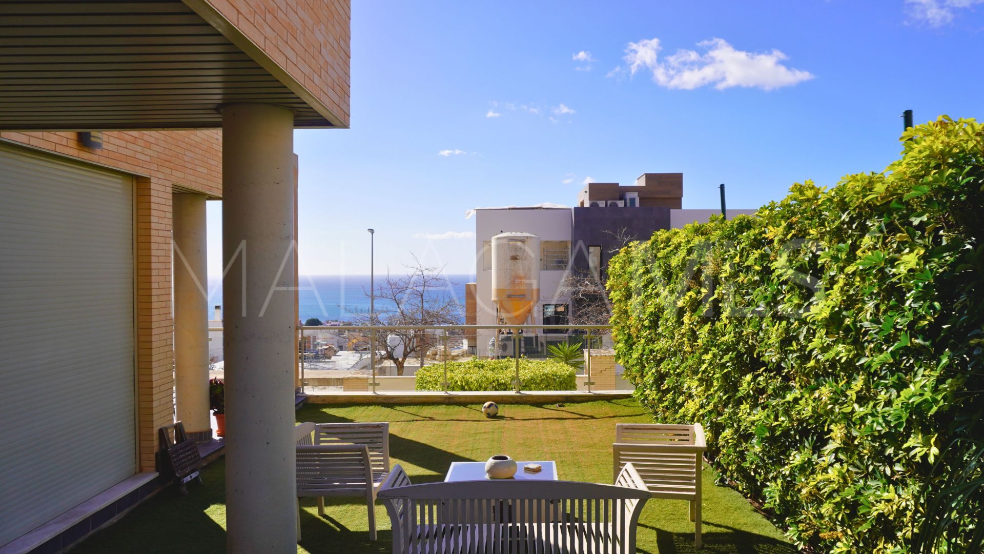 Pareado de 5 bedrooms for sale in Malaga - Este