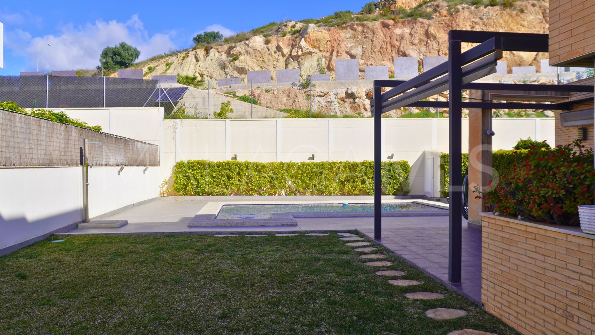 Pareado de 5 bedrooms for sale in Malaga - Este