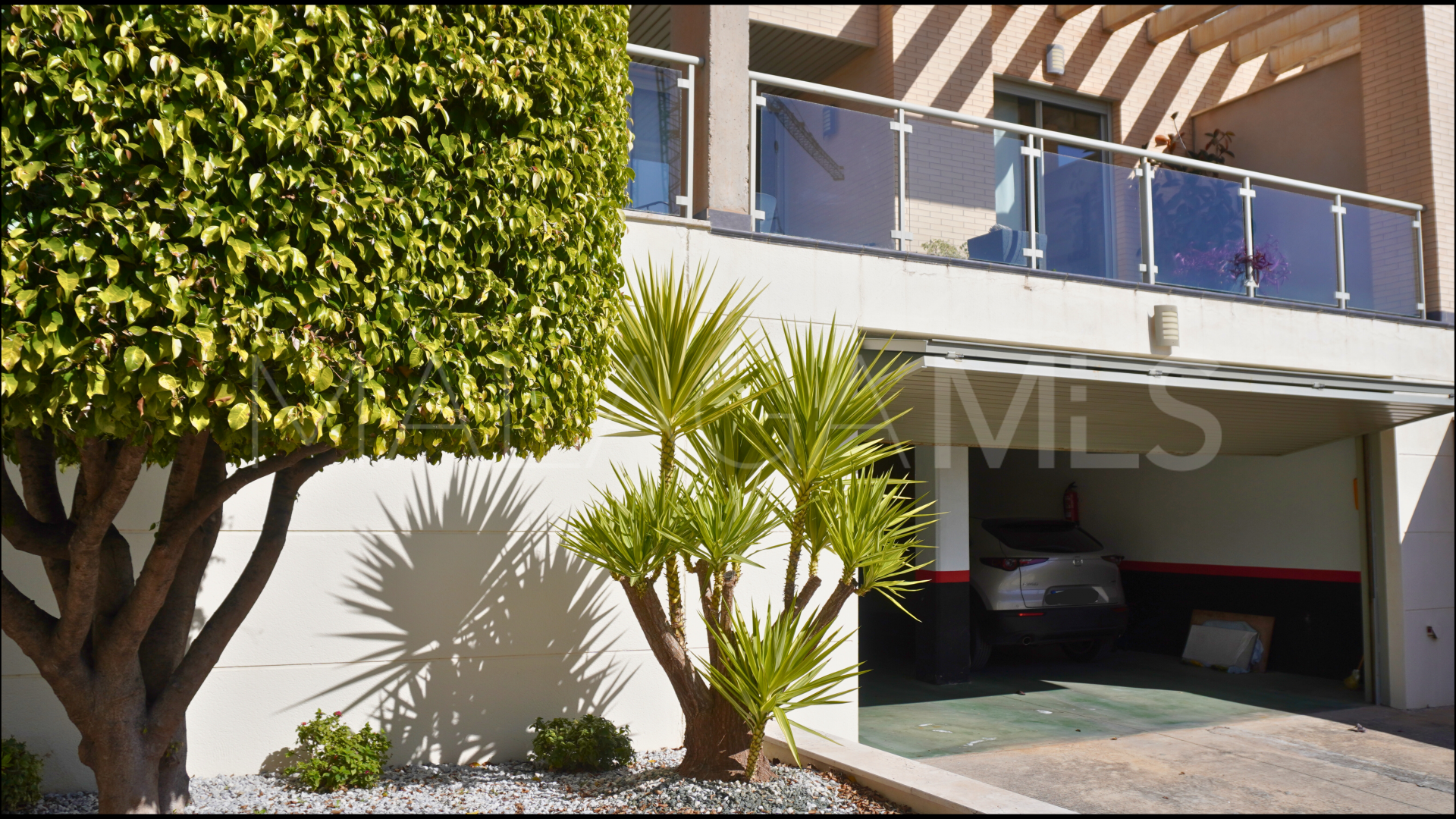 Pareado de 5 bedrooms for sale in Malaga - Este