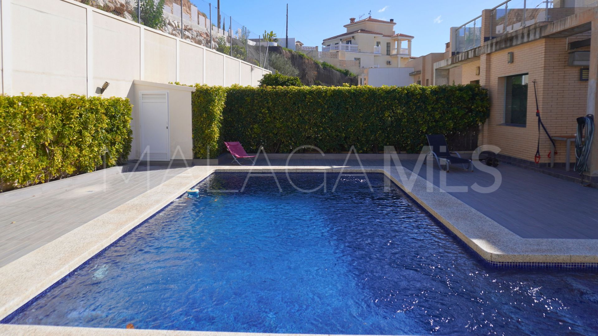Pareado de 5 bedrooms for sale in Malaga - Este