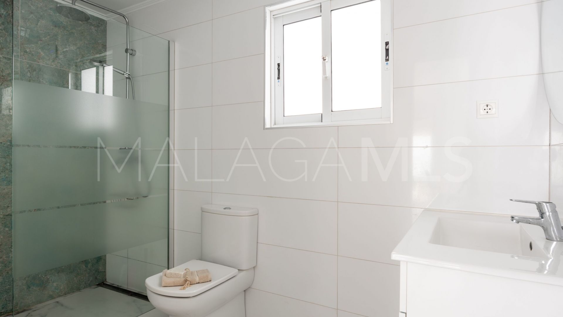 5 bedrooms house in Cala de Mijas for sale