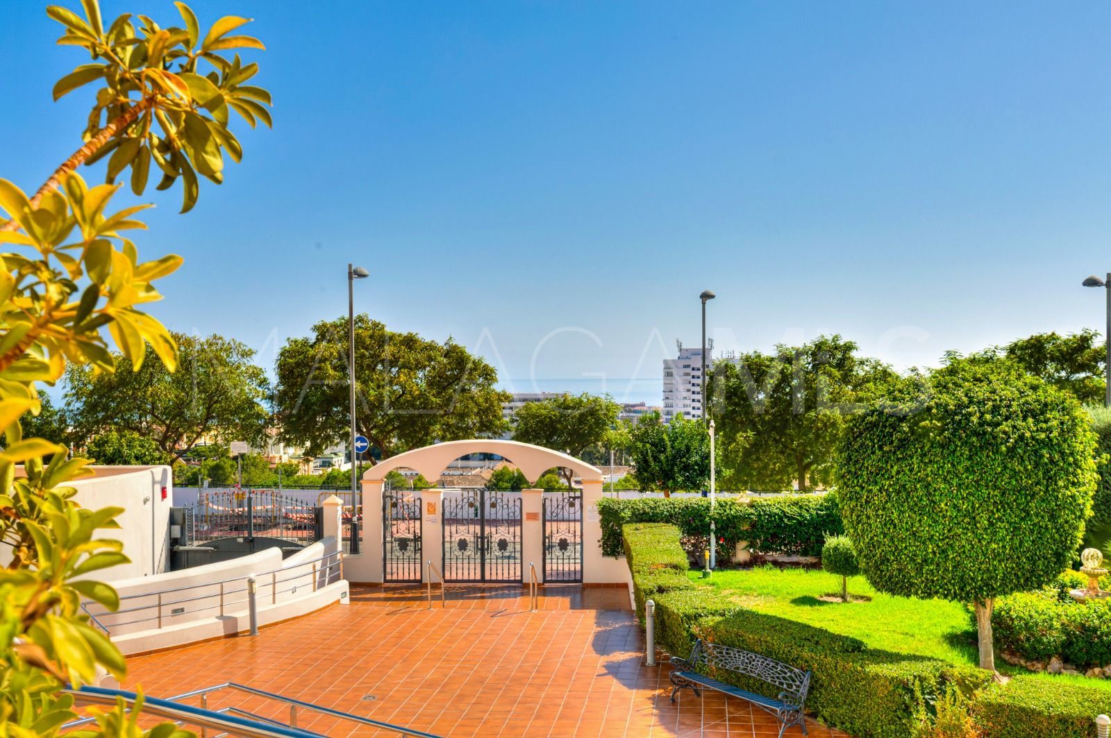 Buy apartment in Benalmadena