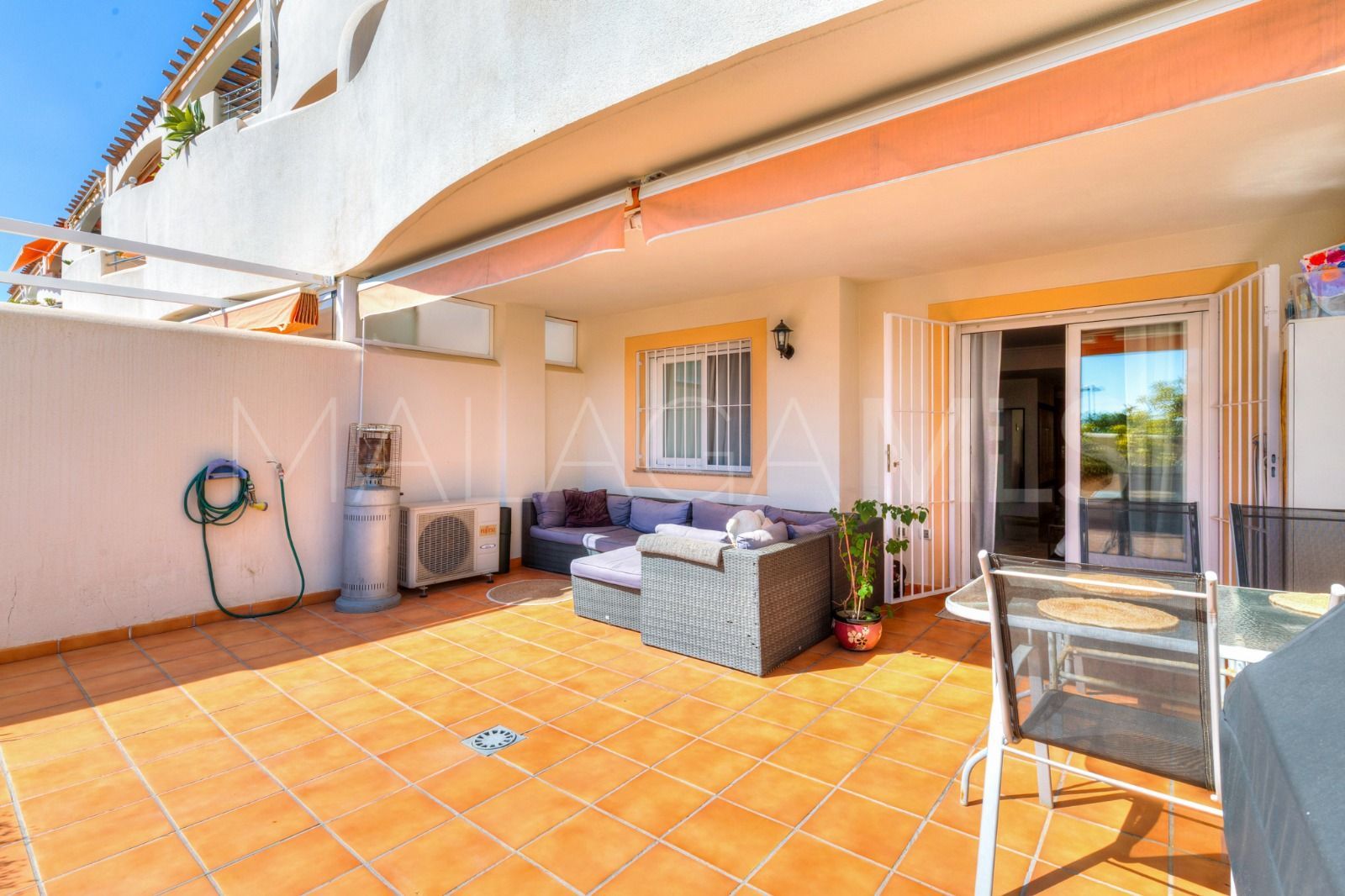 Buy apartment in Benalmadena