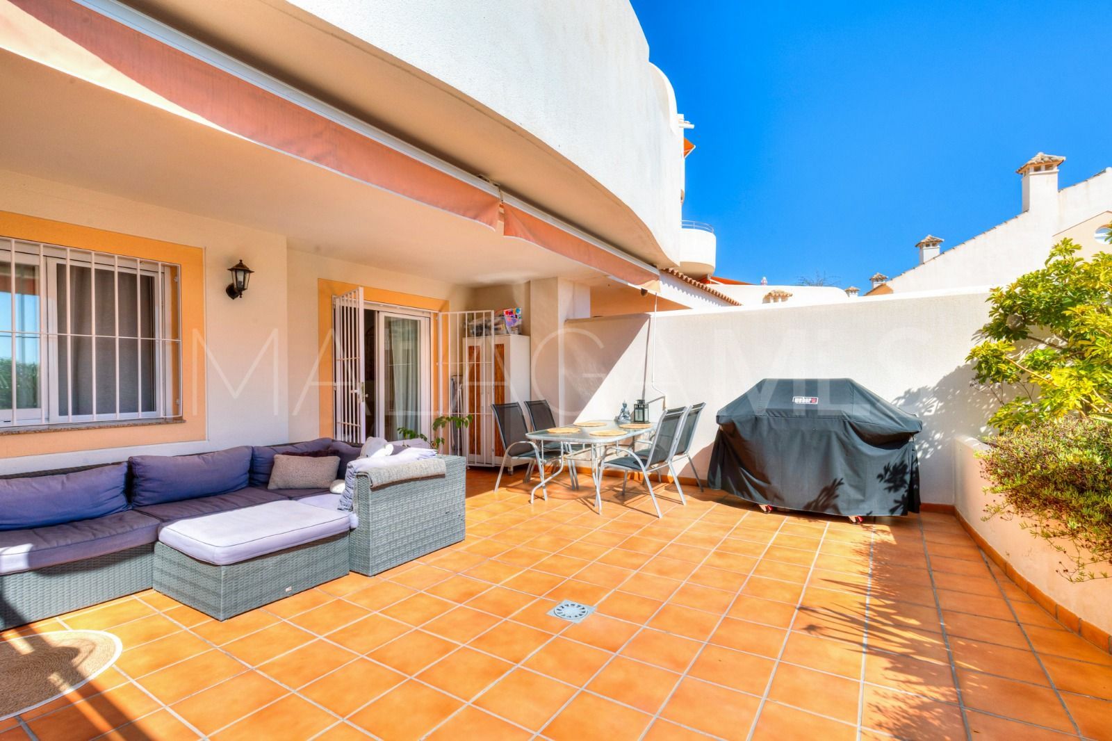 Buy apartment in Benalmadena