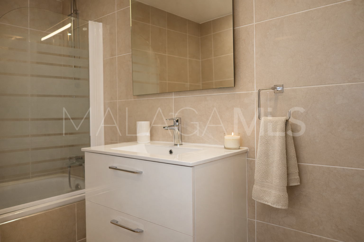 Penthouse for sale in Benahavis Centro with 3 bedrooms