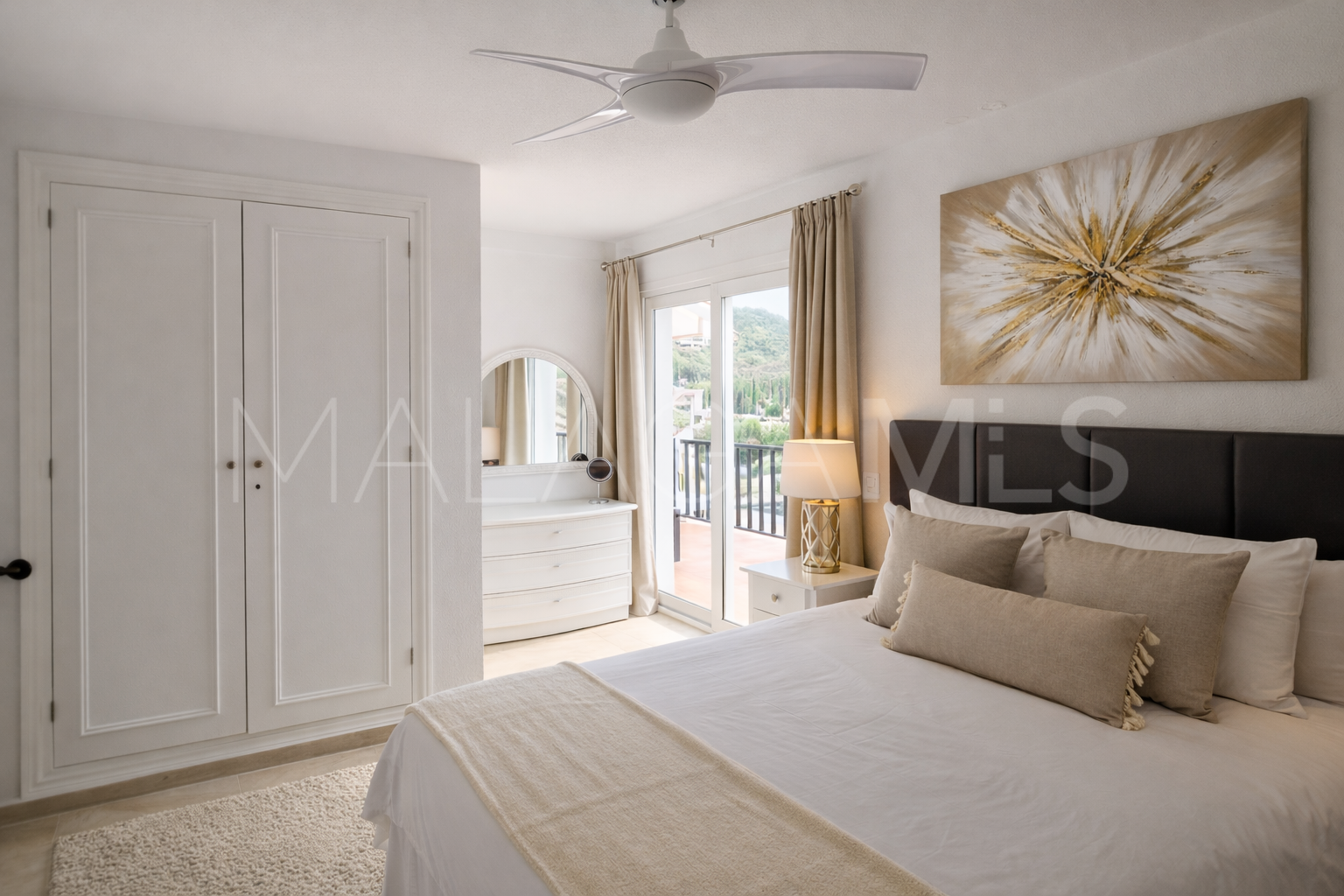 Penthouse for sale in Benahavis Centro with 3 bedrooms