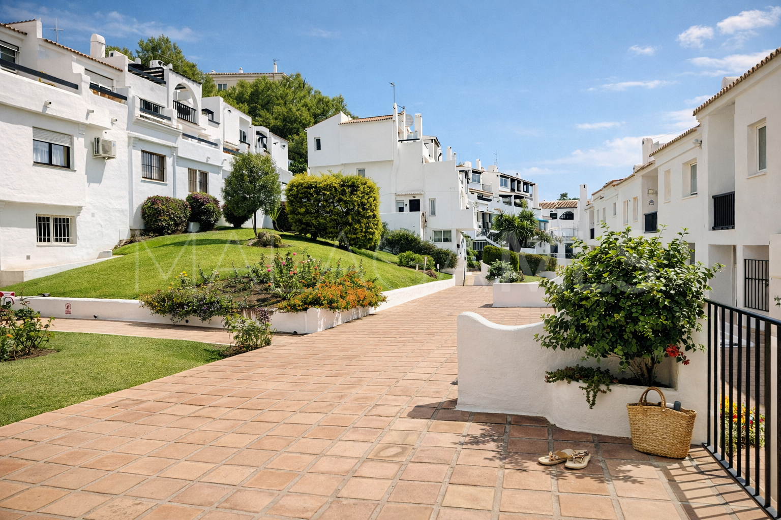 Penthouse for sale in Benahavis Centro with 3 bedrooms