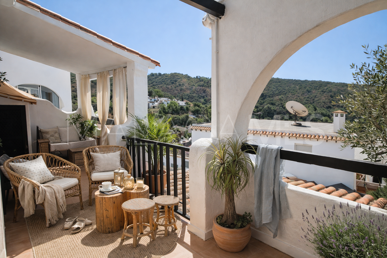 Penthouse for sale in Benahavis Centro with 3 bedrooms