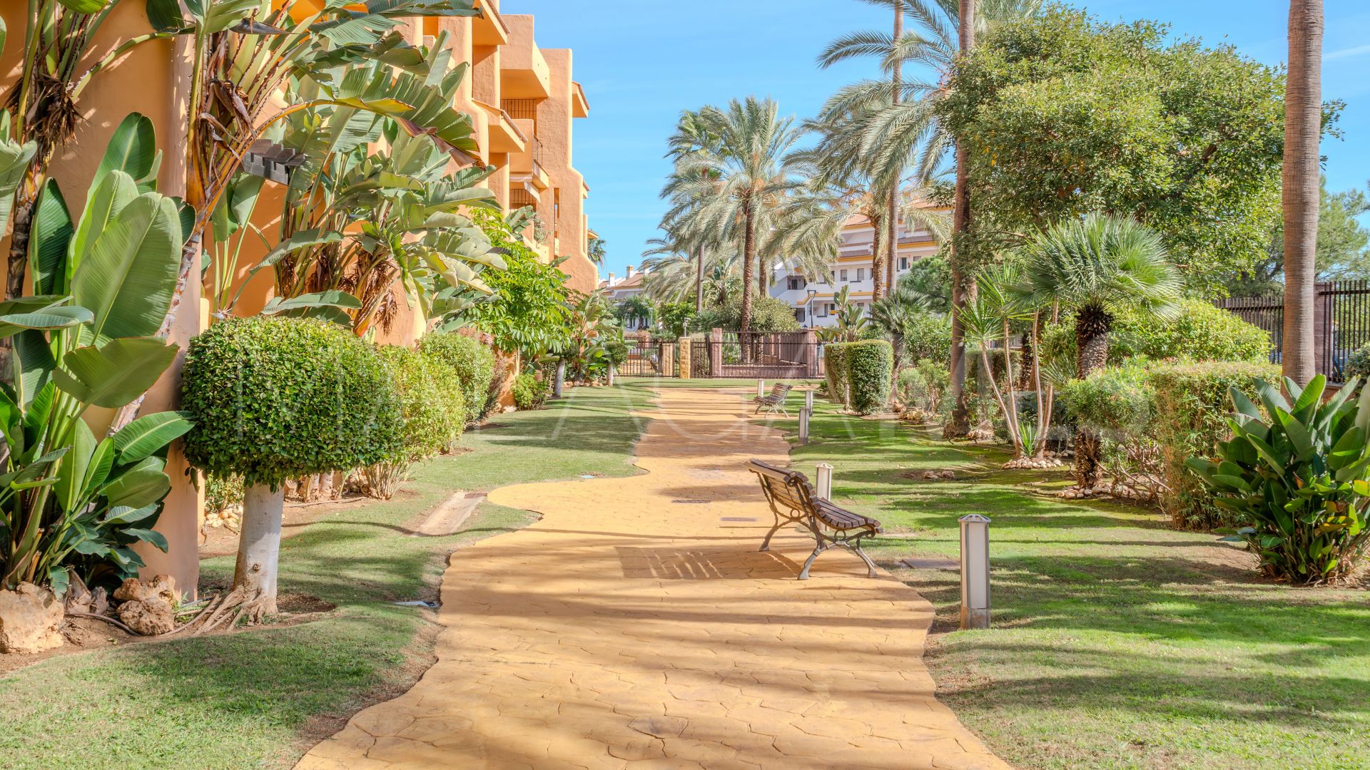 Markplanslägenhet for sale in Calanova Golf