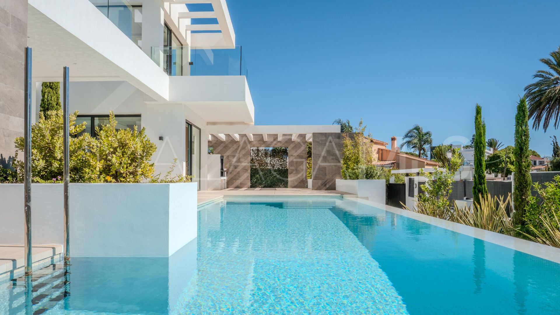 Villa for sale in Marbesa