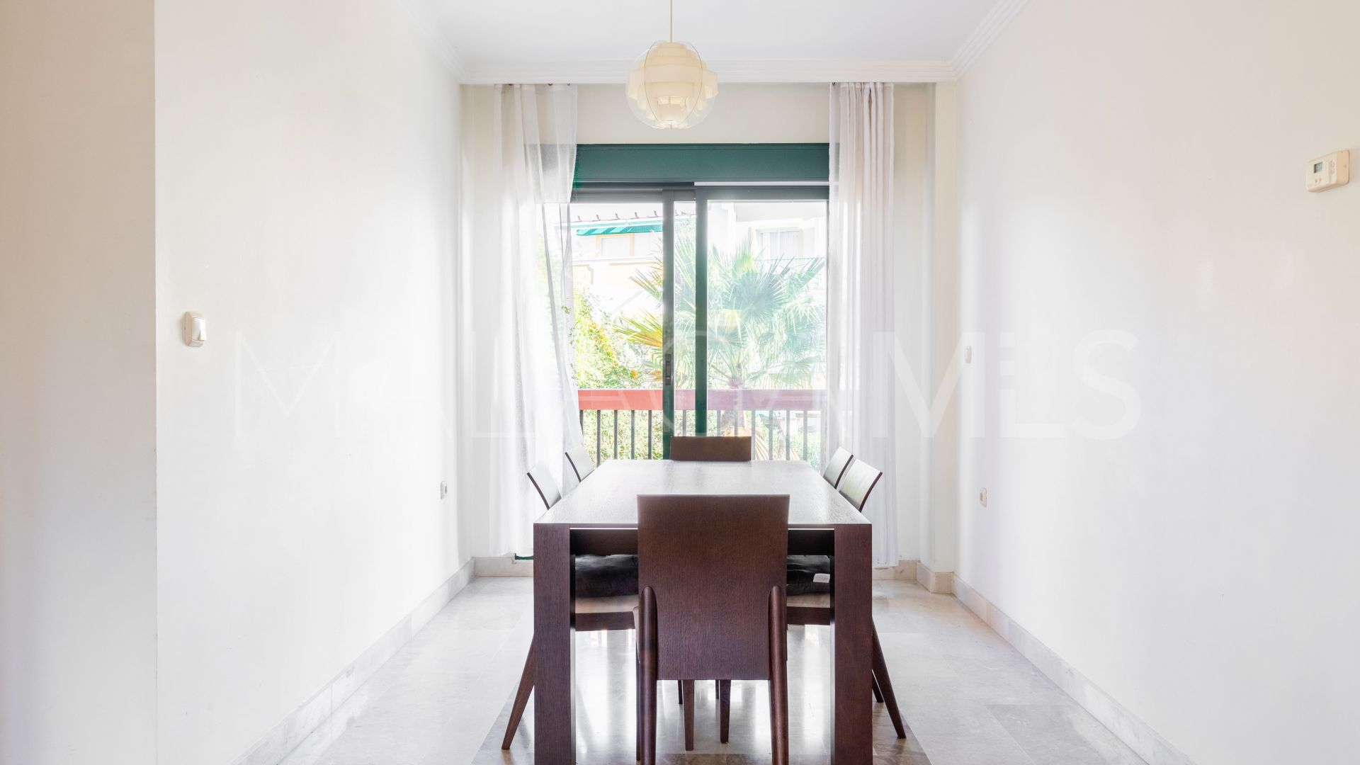 Apartamento a la venta with 2 bedrooms in Elviria