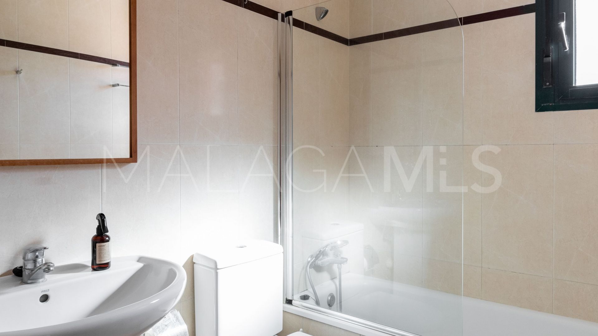 Apartamento a la venta with 2 bedrooms in Elviria