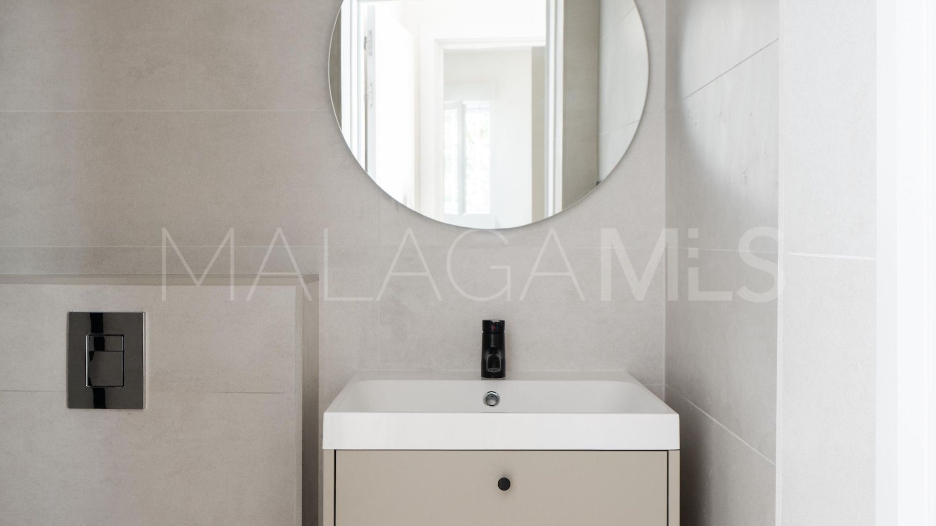 Apartment for sale in Estepona East with 1 bedroom