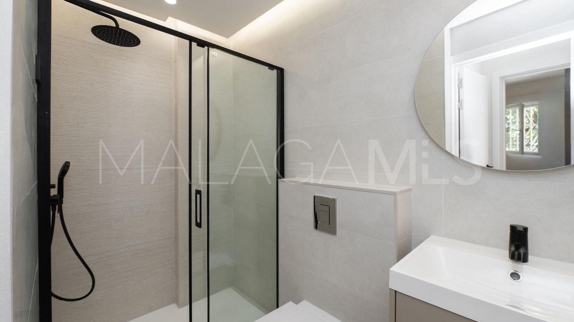 Apartment for sale in Estepona East with 1 bedroom