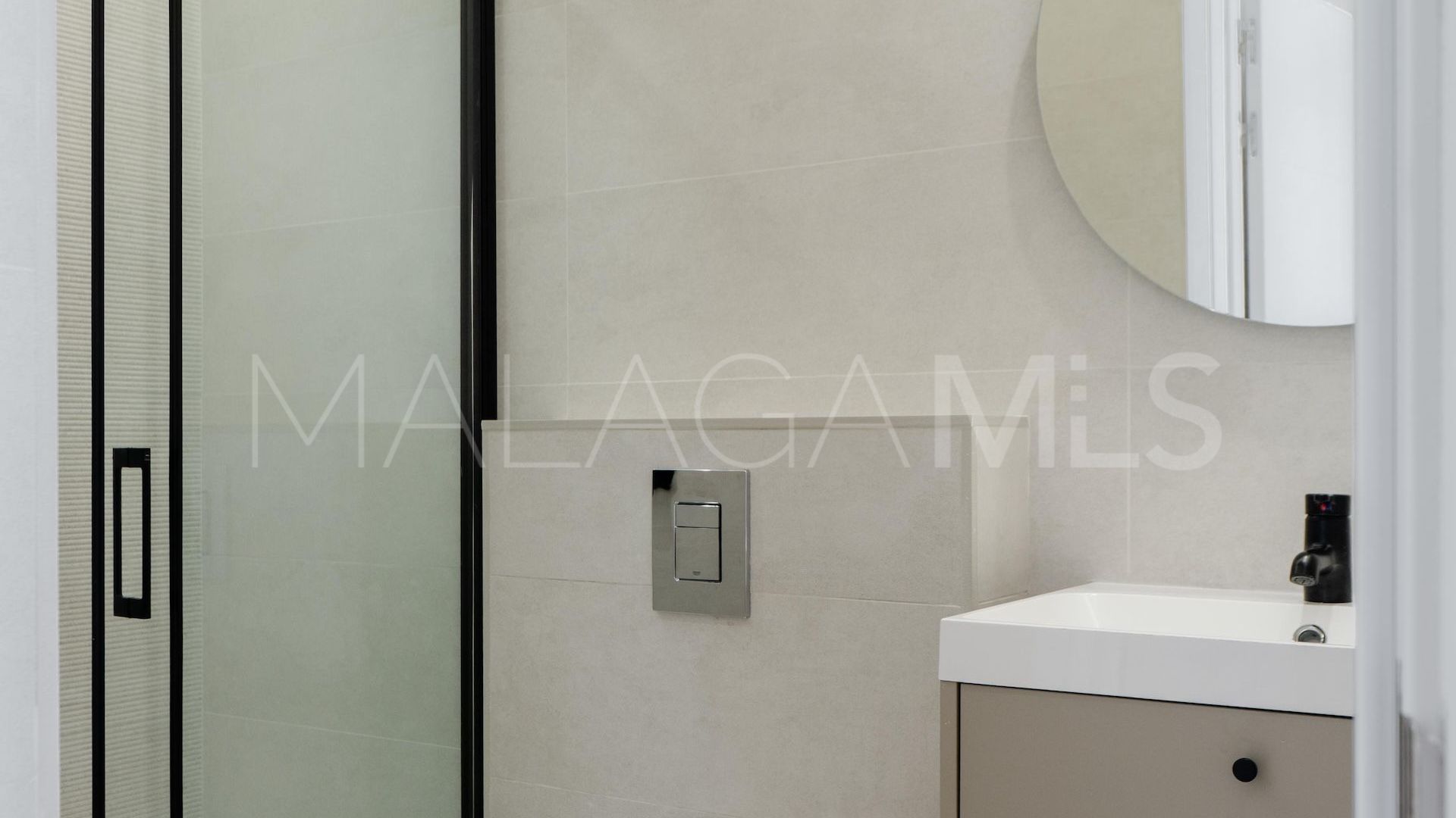 Apartment for sale in Estepona East with 1 bedroom