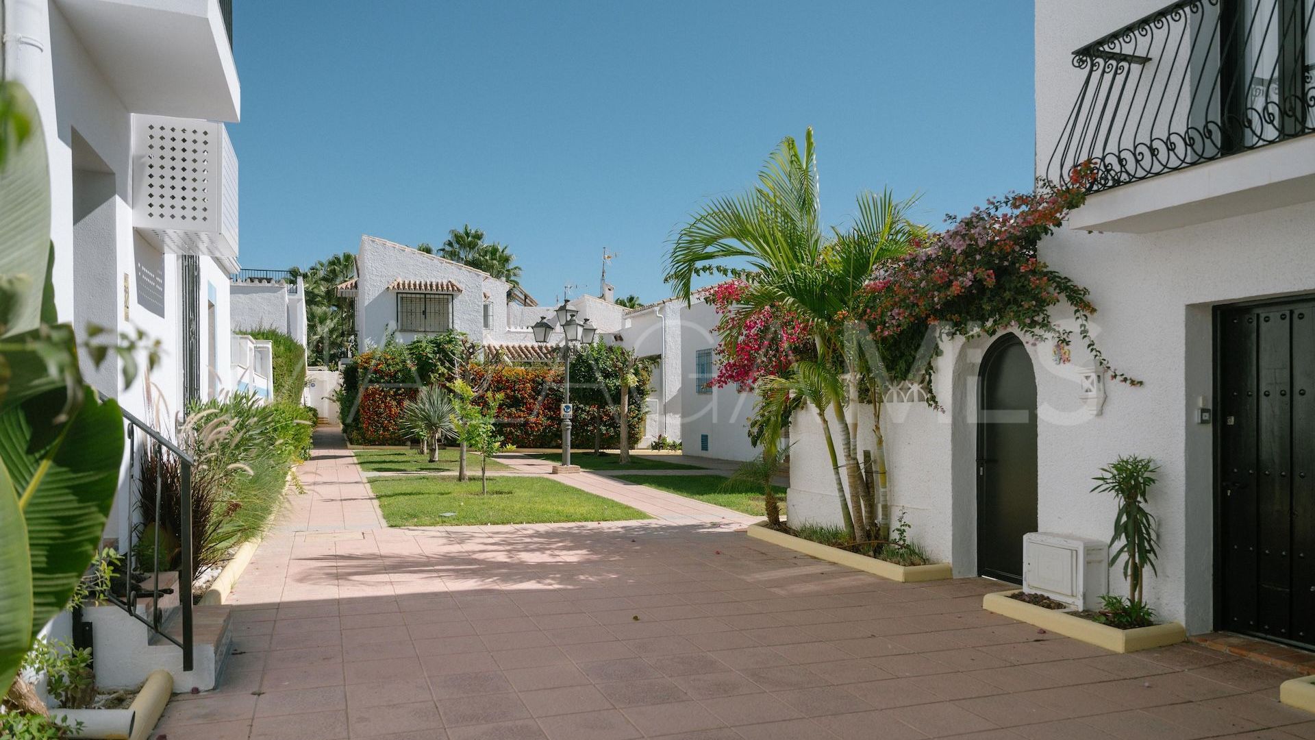 Apartment for sale in Estepona East with 1 bedroom