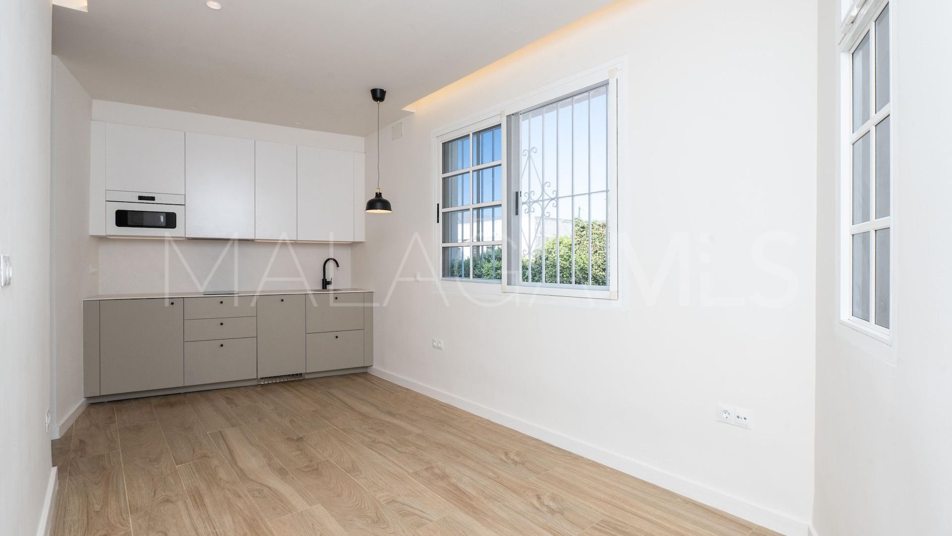 Apartment for sale in Estepona East with 1 bedroom