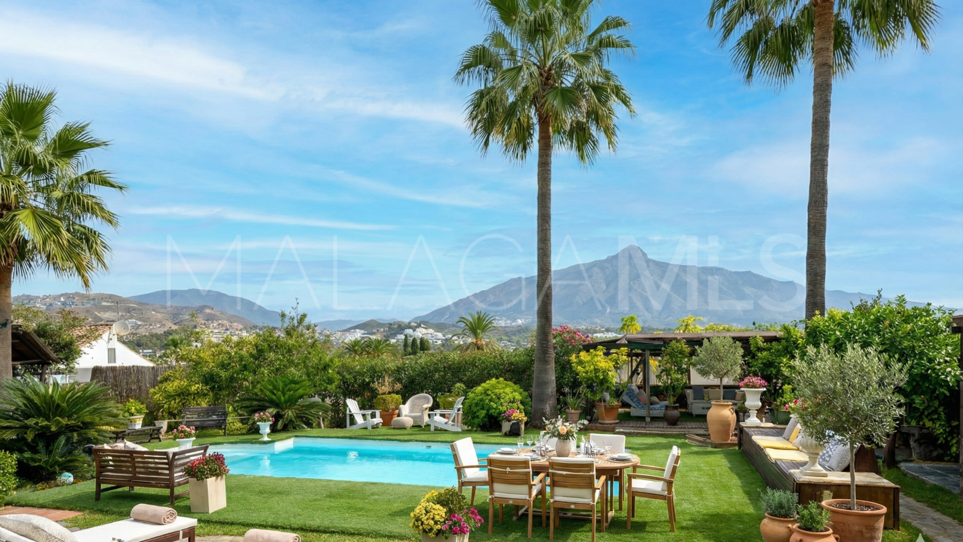 Buy villa with 7 bedrooms in Los Naranjos de Marbella