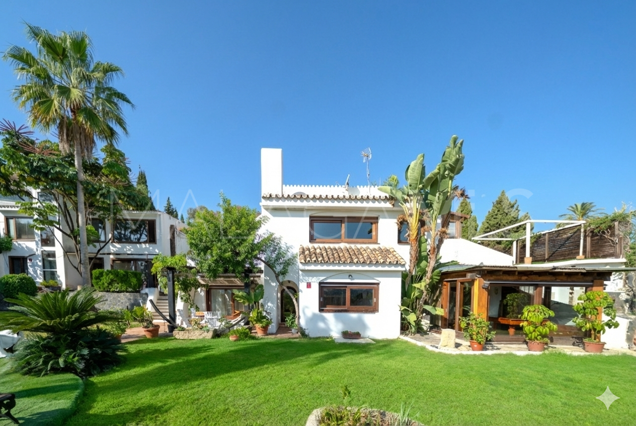 Buy villa with 7 bedrooms in Los Naranjos de Marbella