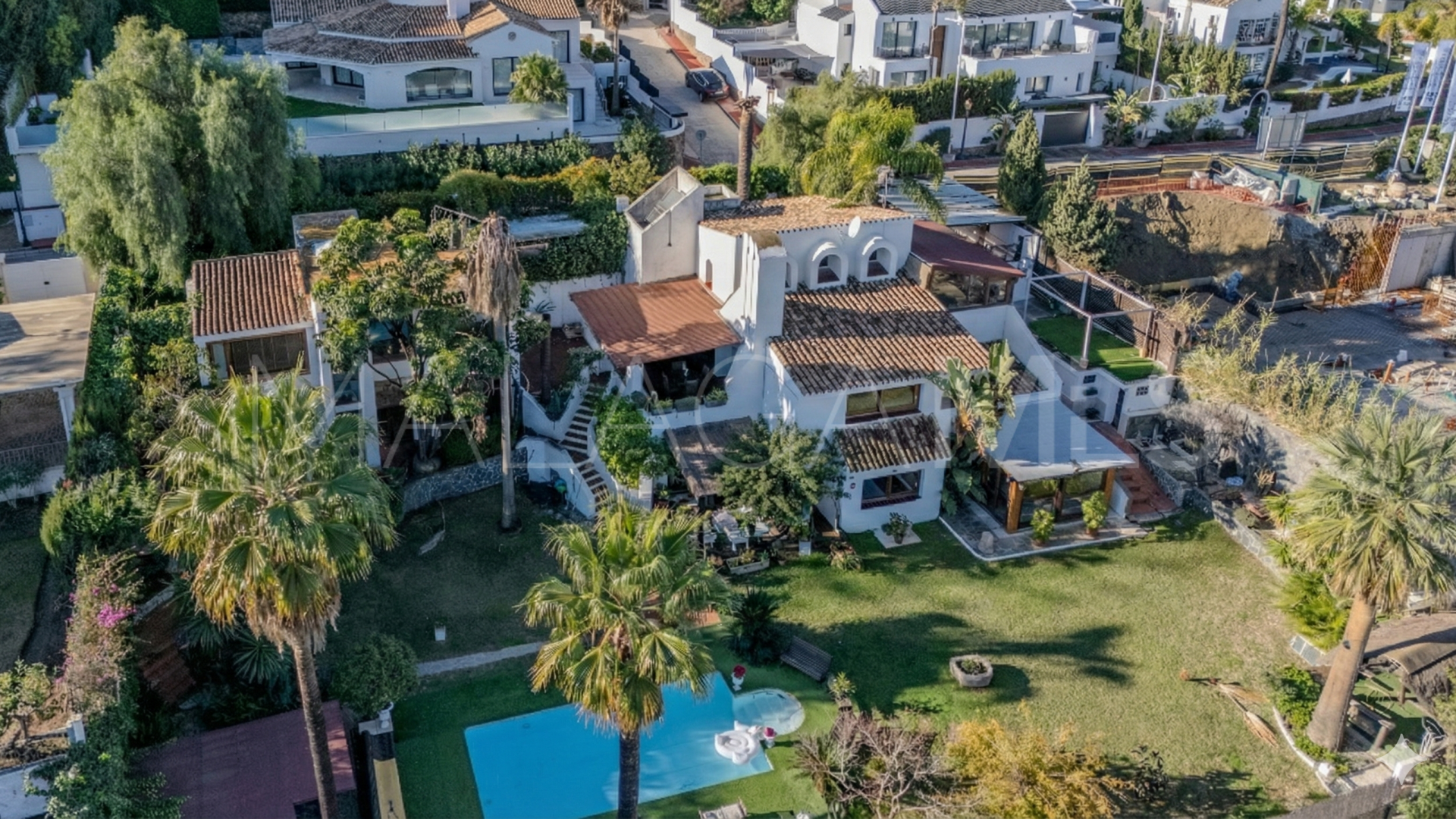 Buy villa with 7 bedrooms in Los Naranjos de Marbella