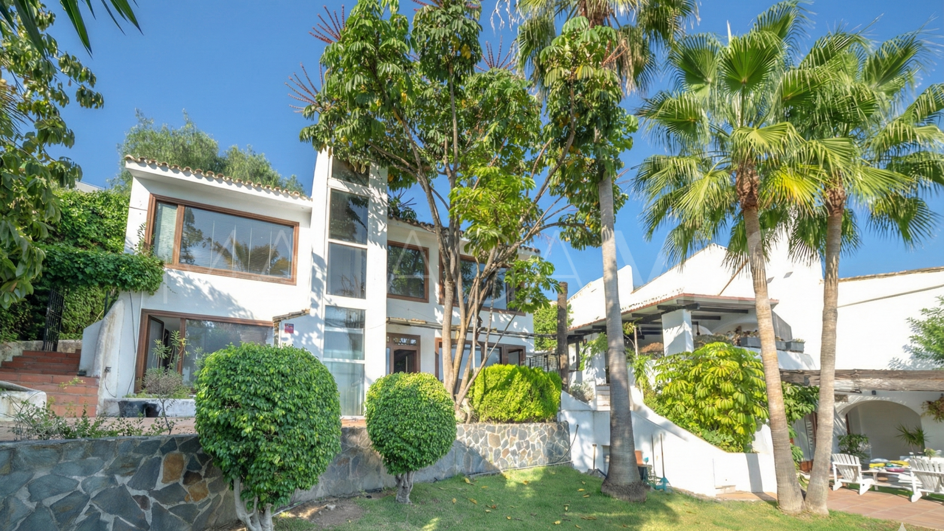 Buy villa with 7 bedrooms in Los Naranjos de Marbella