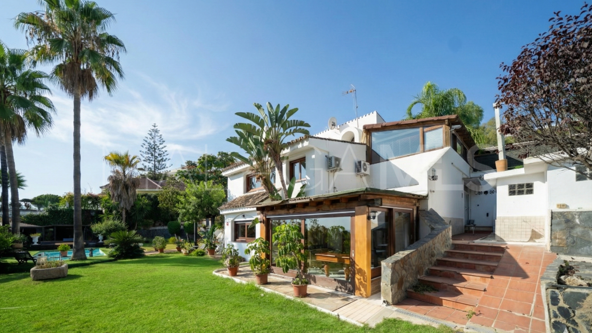 Buy villa with 7 bedrooms in Los Naranjos de Marbella