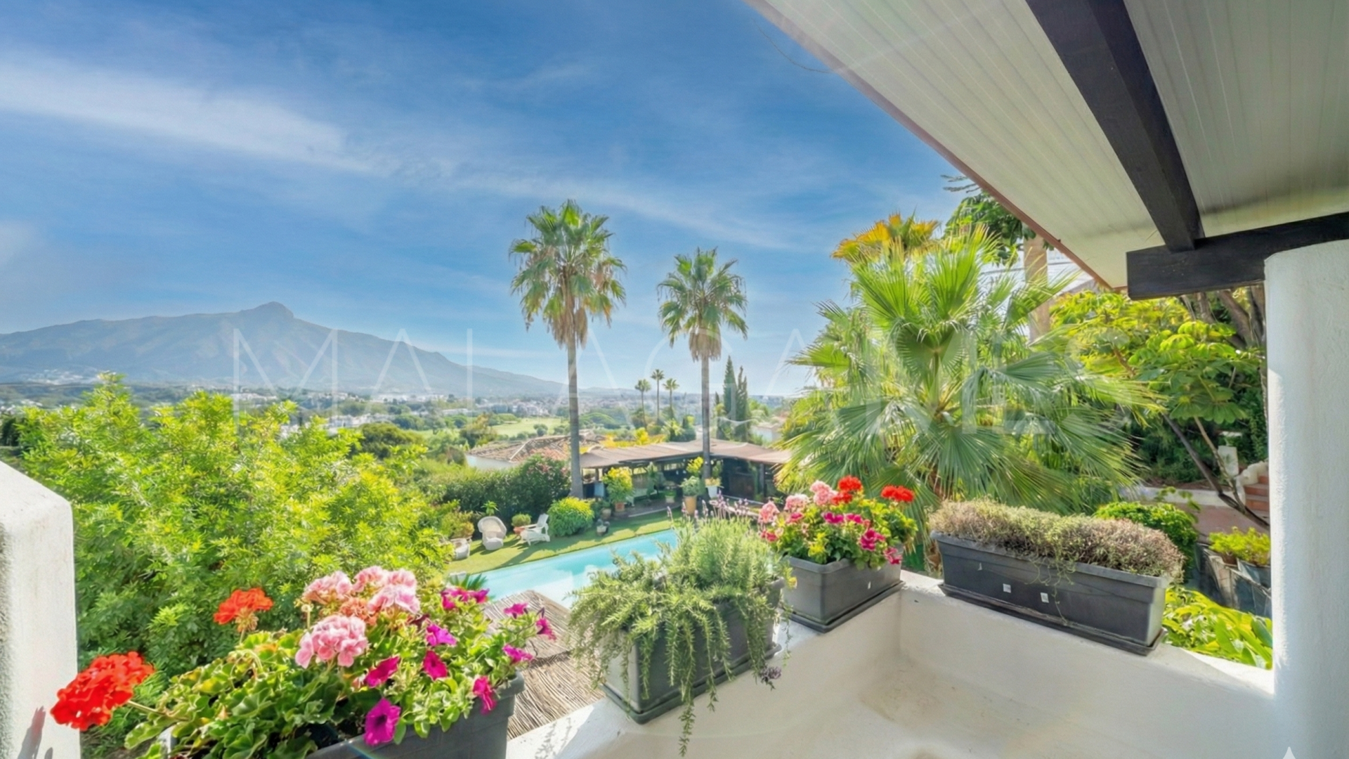 Buy villa with 7 bedrooms in Los Naranjos de Marbella