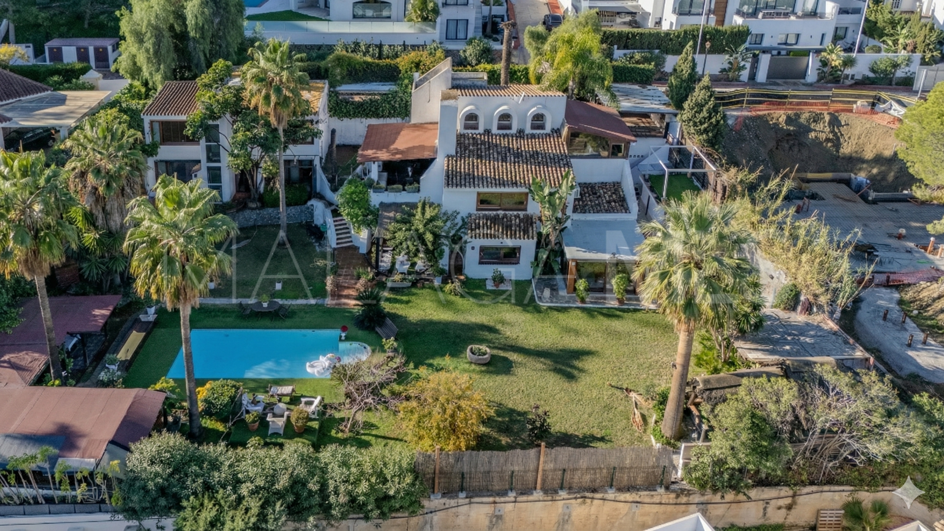 Buy villa with 7 bedrooms in Los Naranjos de Marbella