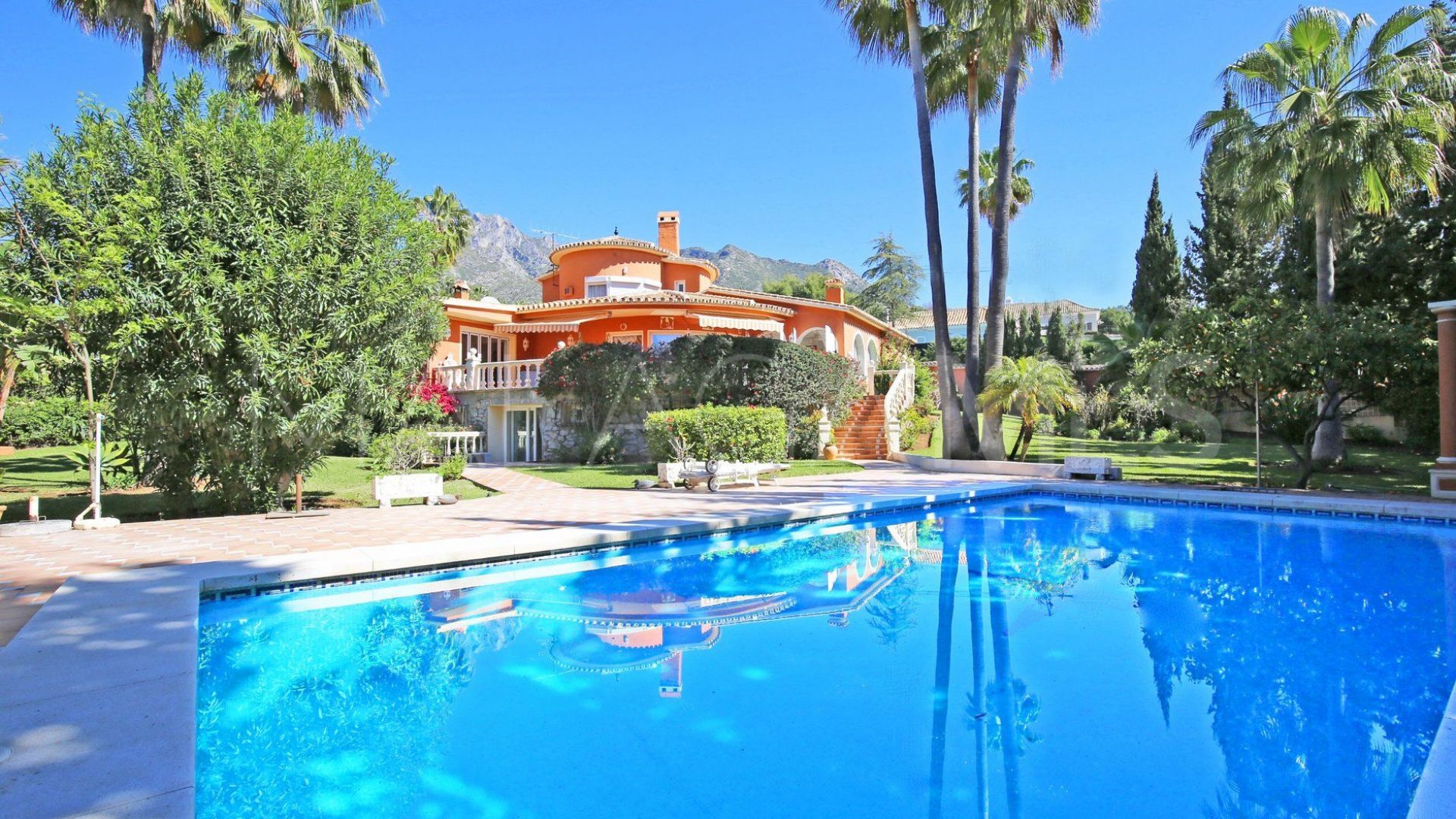 Villa for sale in Sierra Blanca with 5 bedrooms