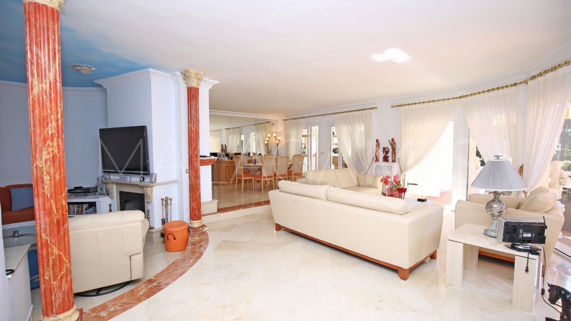 Villa for sale in Sierra Blanca with 5 bedrooms