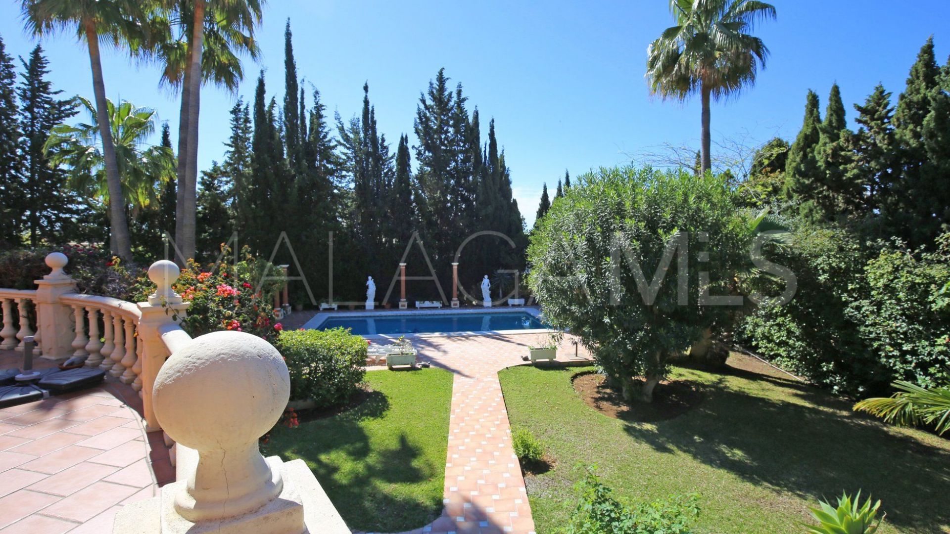 Villa for sale in Sierra Blanca with 5 bedrooms