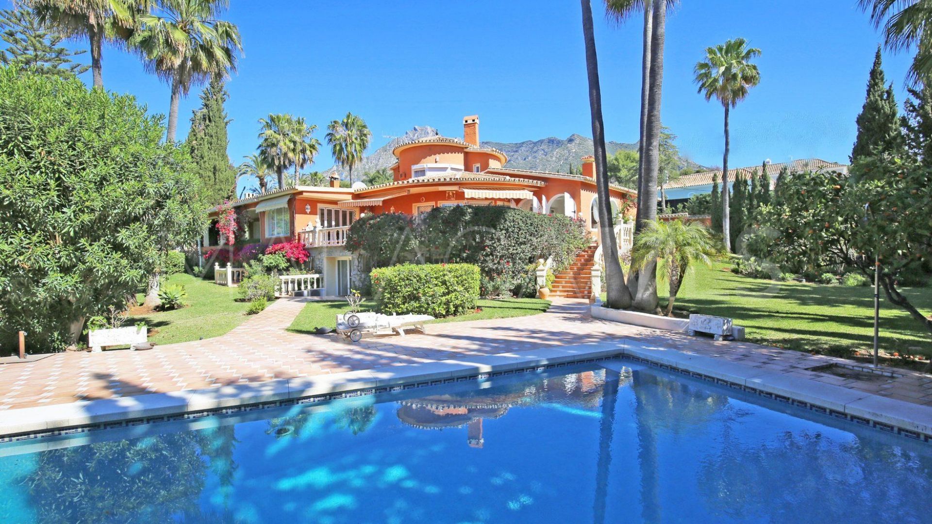 Villa for sale in Sierra Blanca