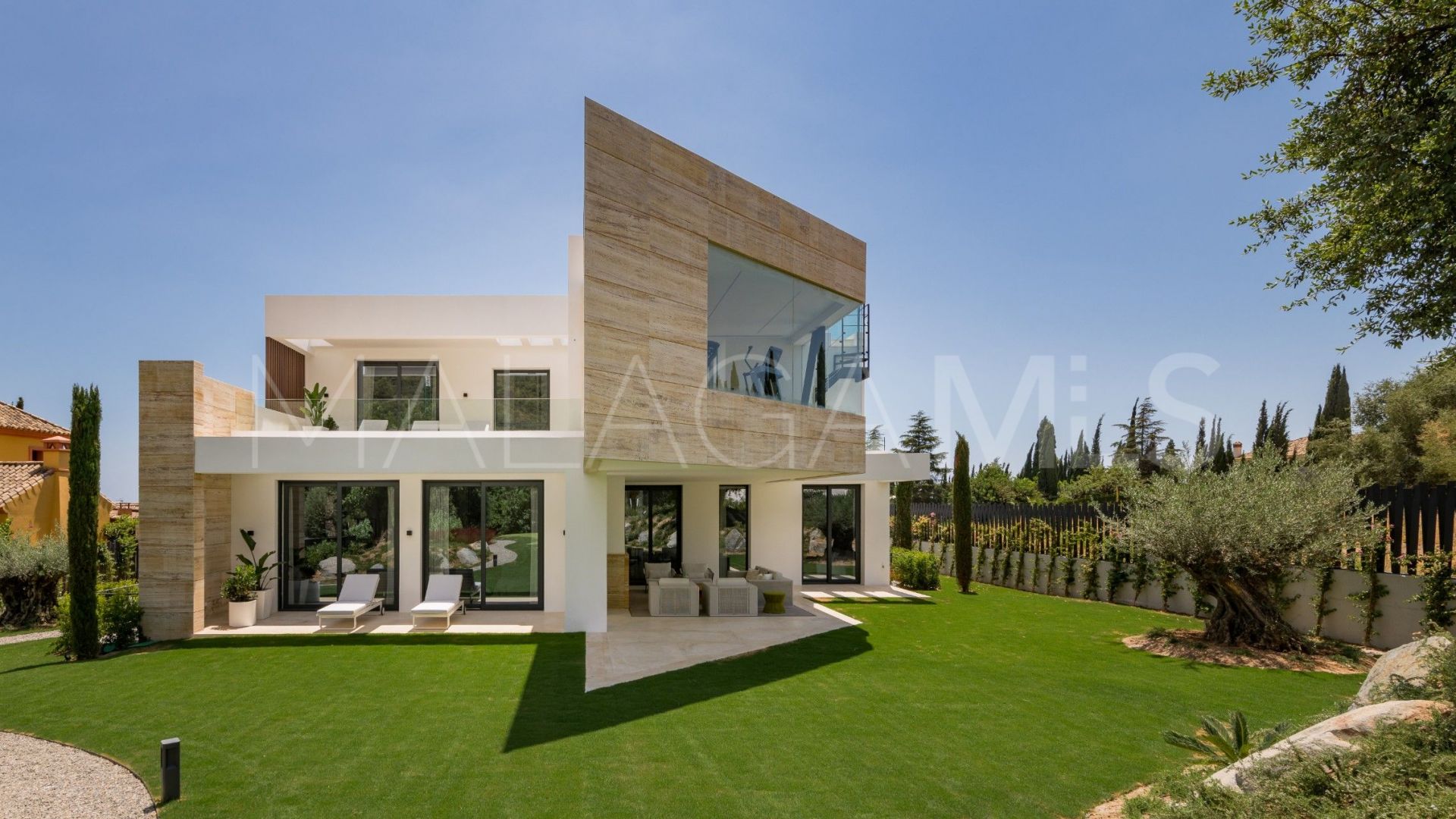 Villa for sale in Cascada de Camojan