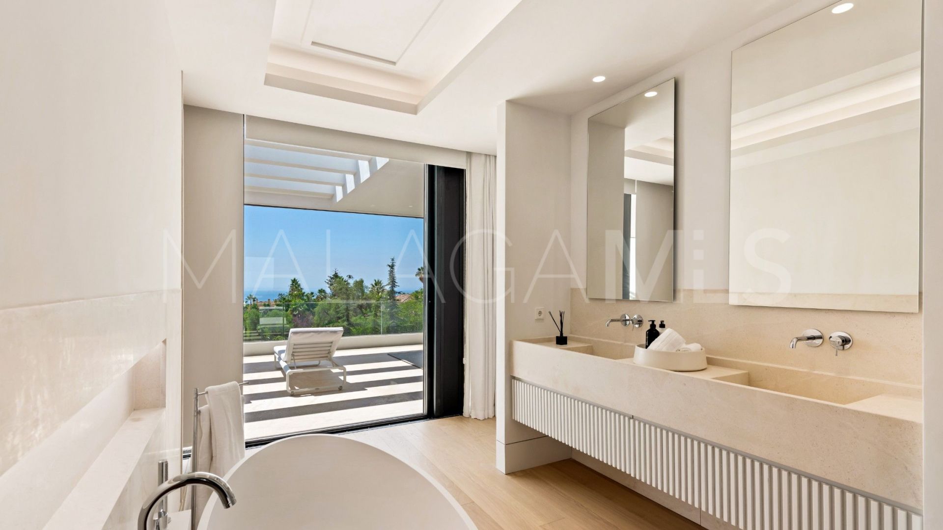 Villa for sale in Cascada de Camojan