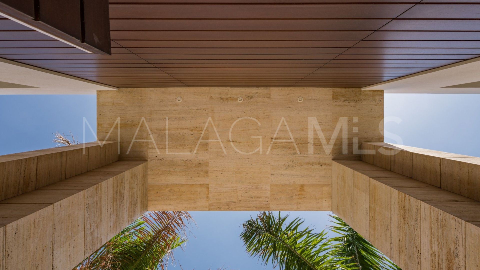 Villa for sale in Cascada de Camojan