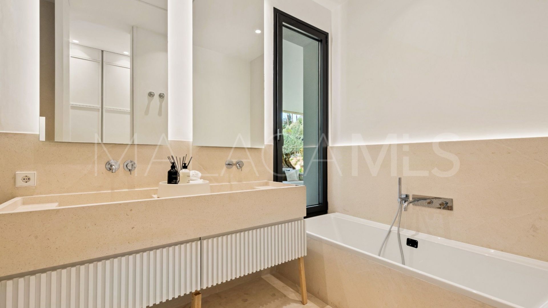 Villa for sale in Cascada de Camojan
