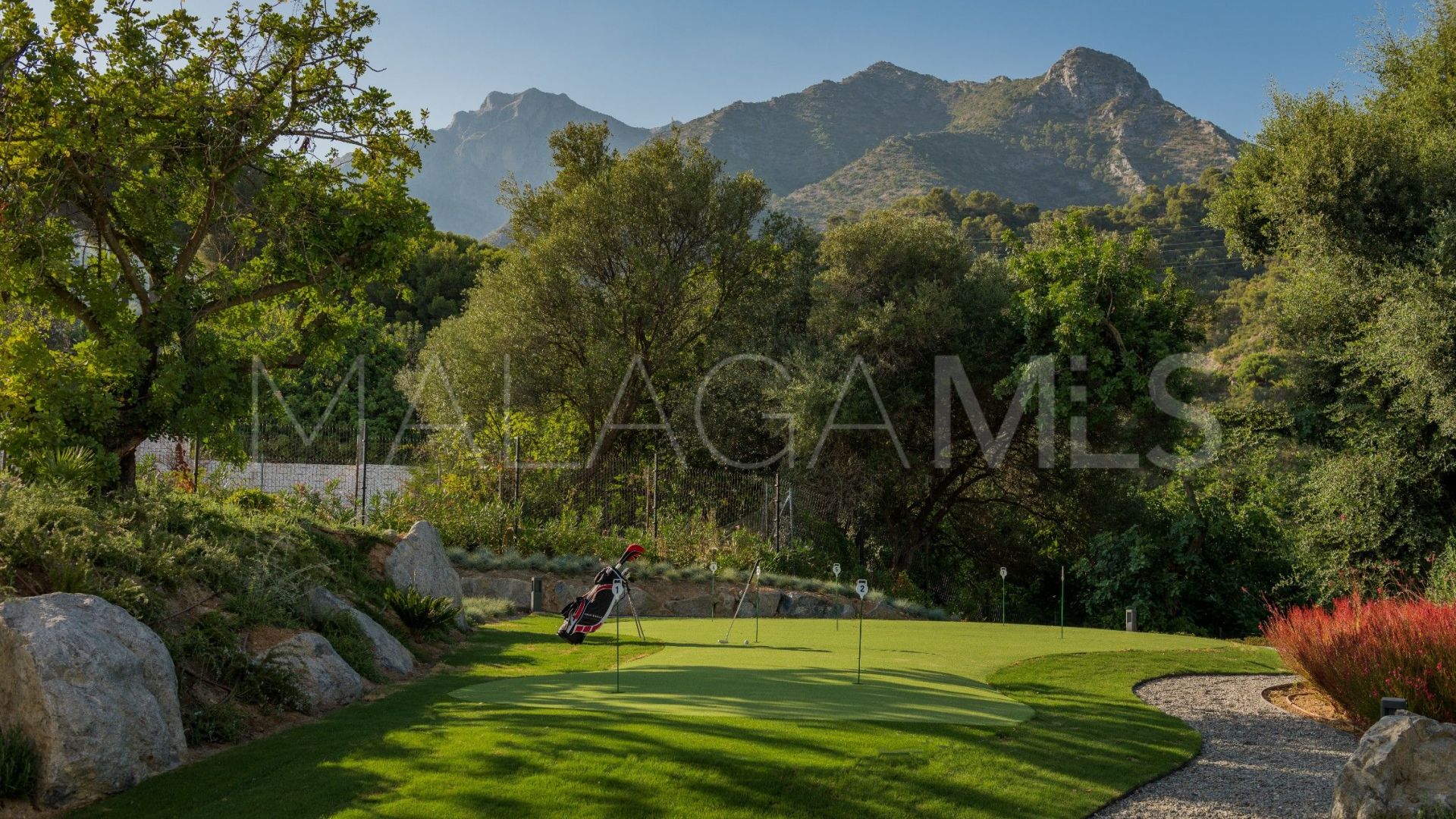 Villa for sale in Cascada de Camojan