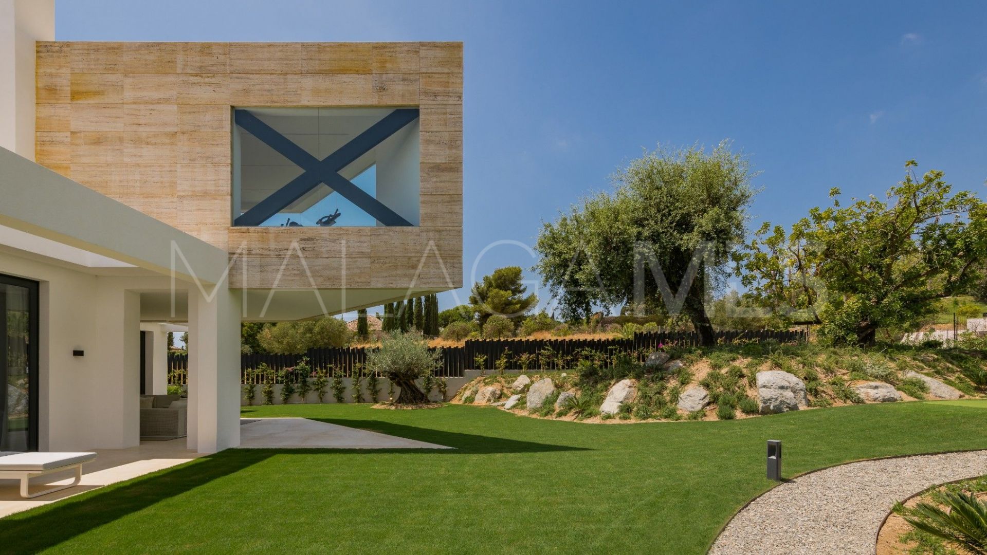 Villa for sale in Cascada de Camojan