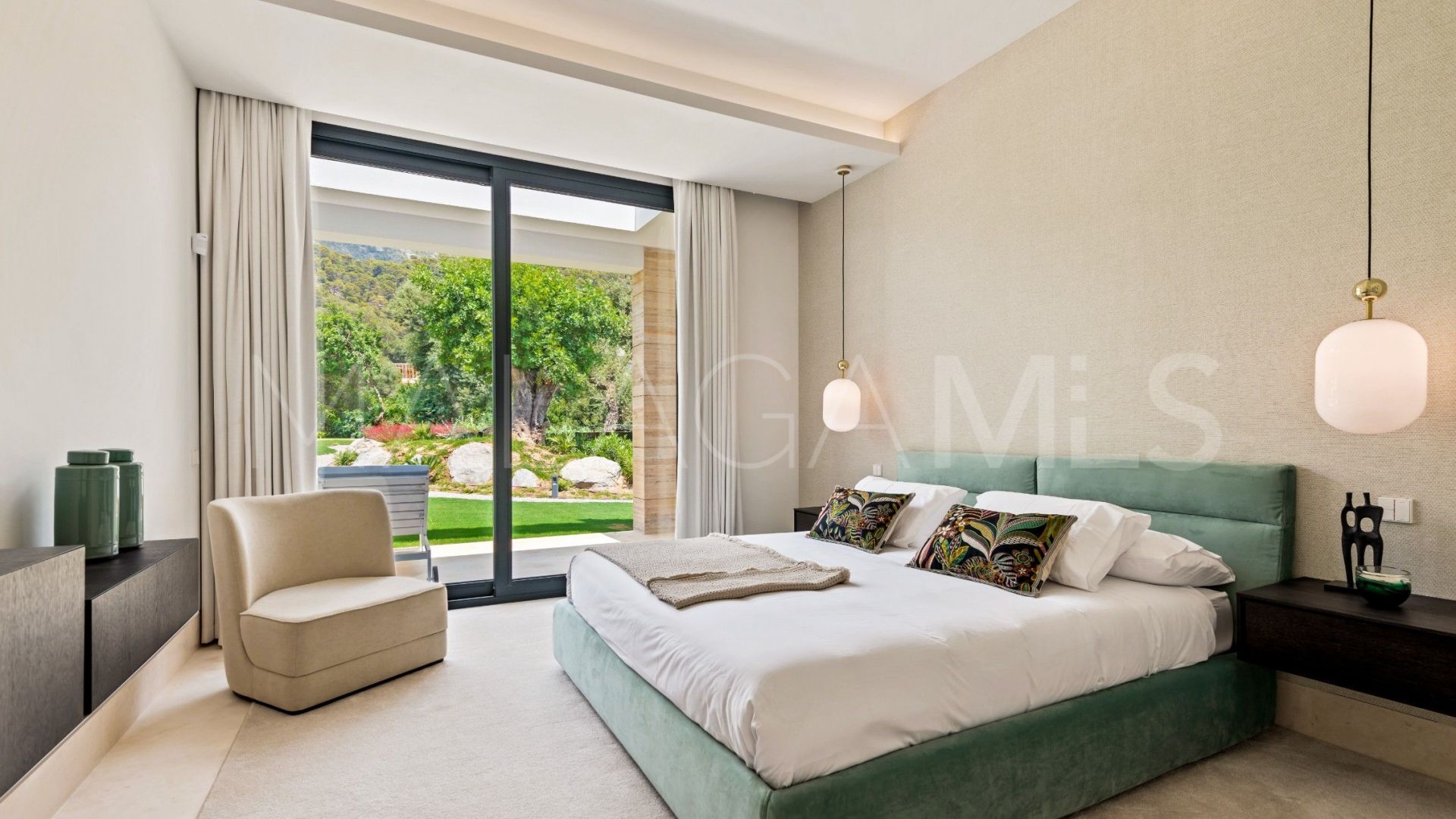 Villa for sale in Cascada de Camojan