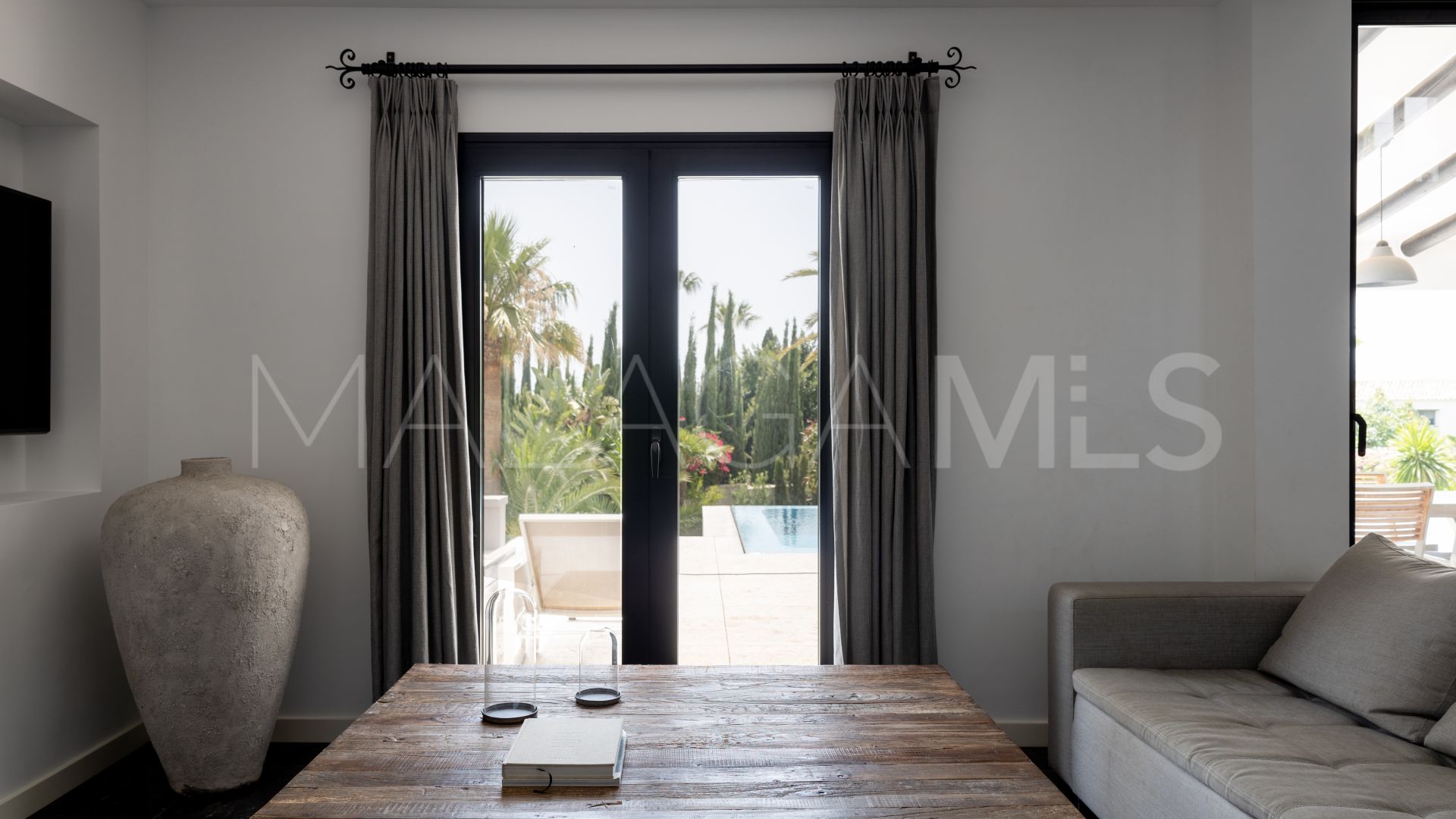 Buy villa in Marbella Hill Club with 6 bedrooms