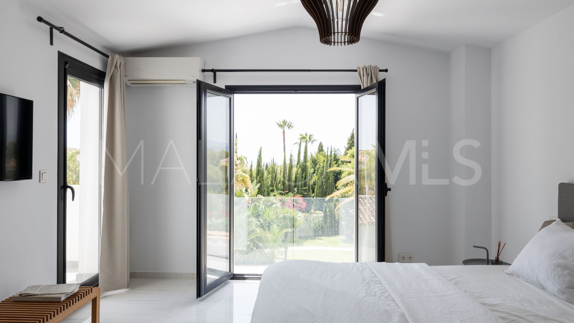 Buy villa in Marbella Hill Club with 6 bedrooms