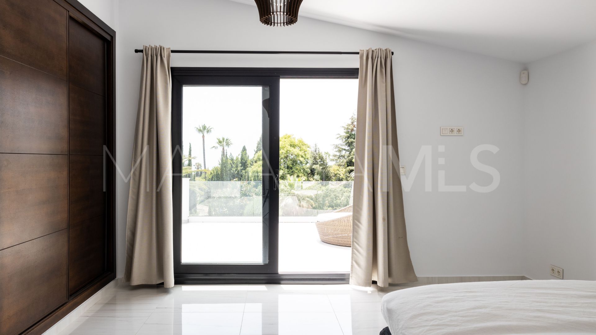 Buy villa in Marbella Hill Club with 6 bedrooms